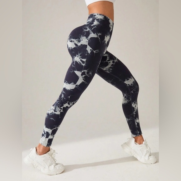 Stylish Black Tie-Dye Women's Leggings, size L - Picture 4 of 12